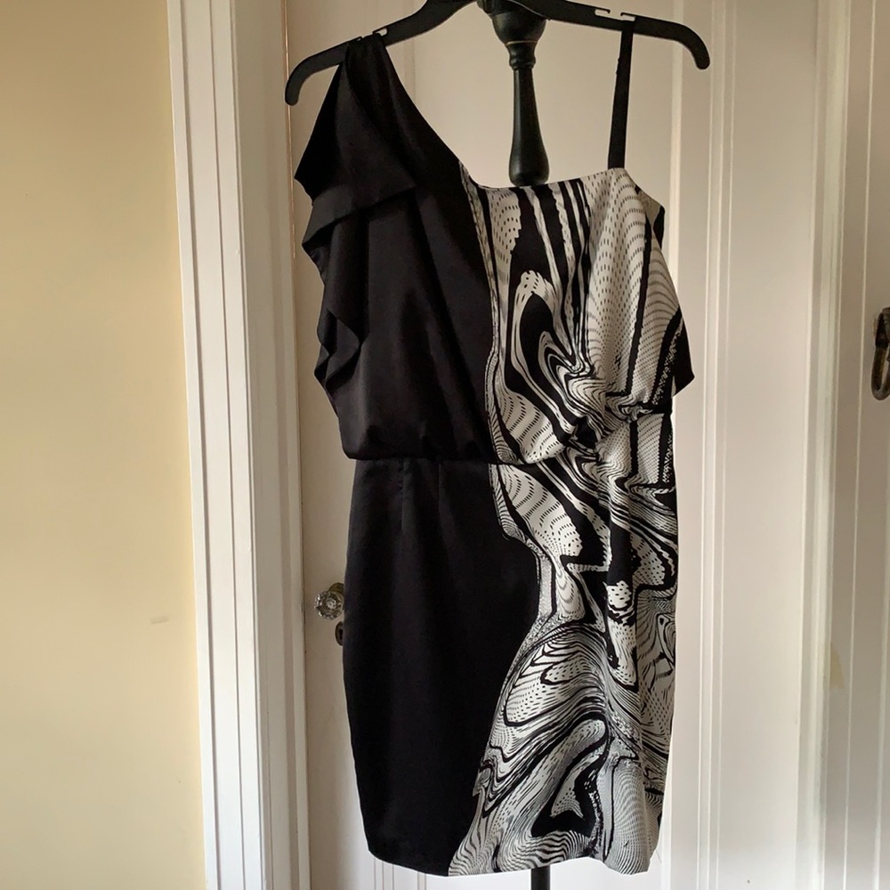 Cute off shoulder black and white dress. Size 4.